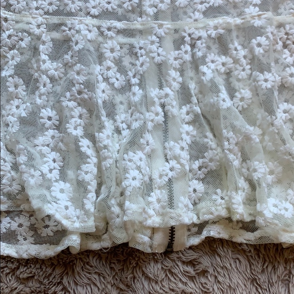 AE Floral Lace Sheer Peplum Top - Picture 5 of 8